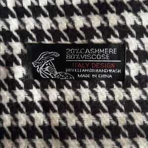 Cashmere/Viscose Black and White Houndstooth Scarf
